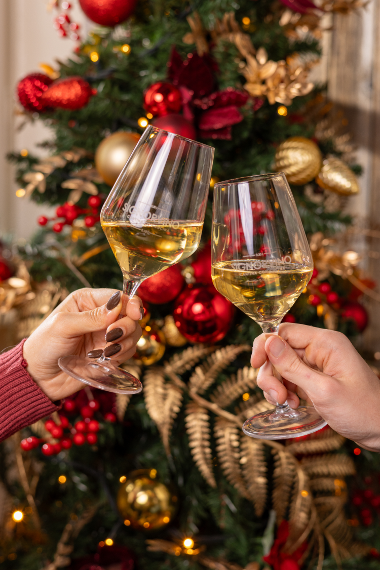 new-year-sparkling-wine